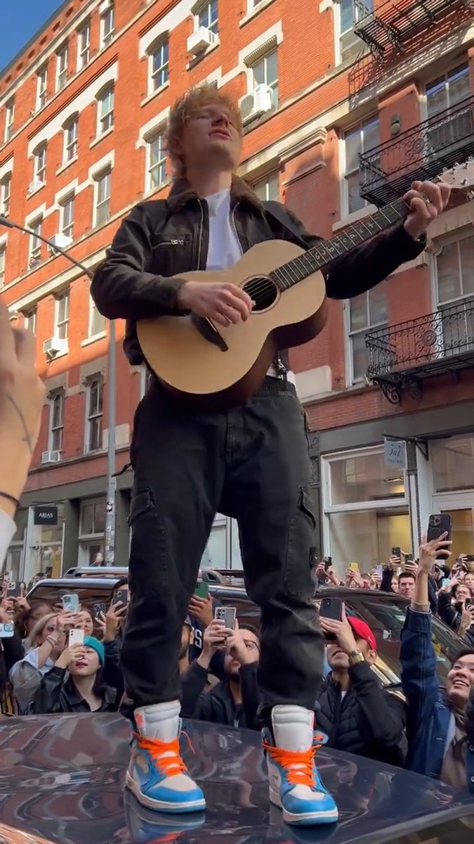Ed stopped by the American Express NY pop up...😲