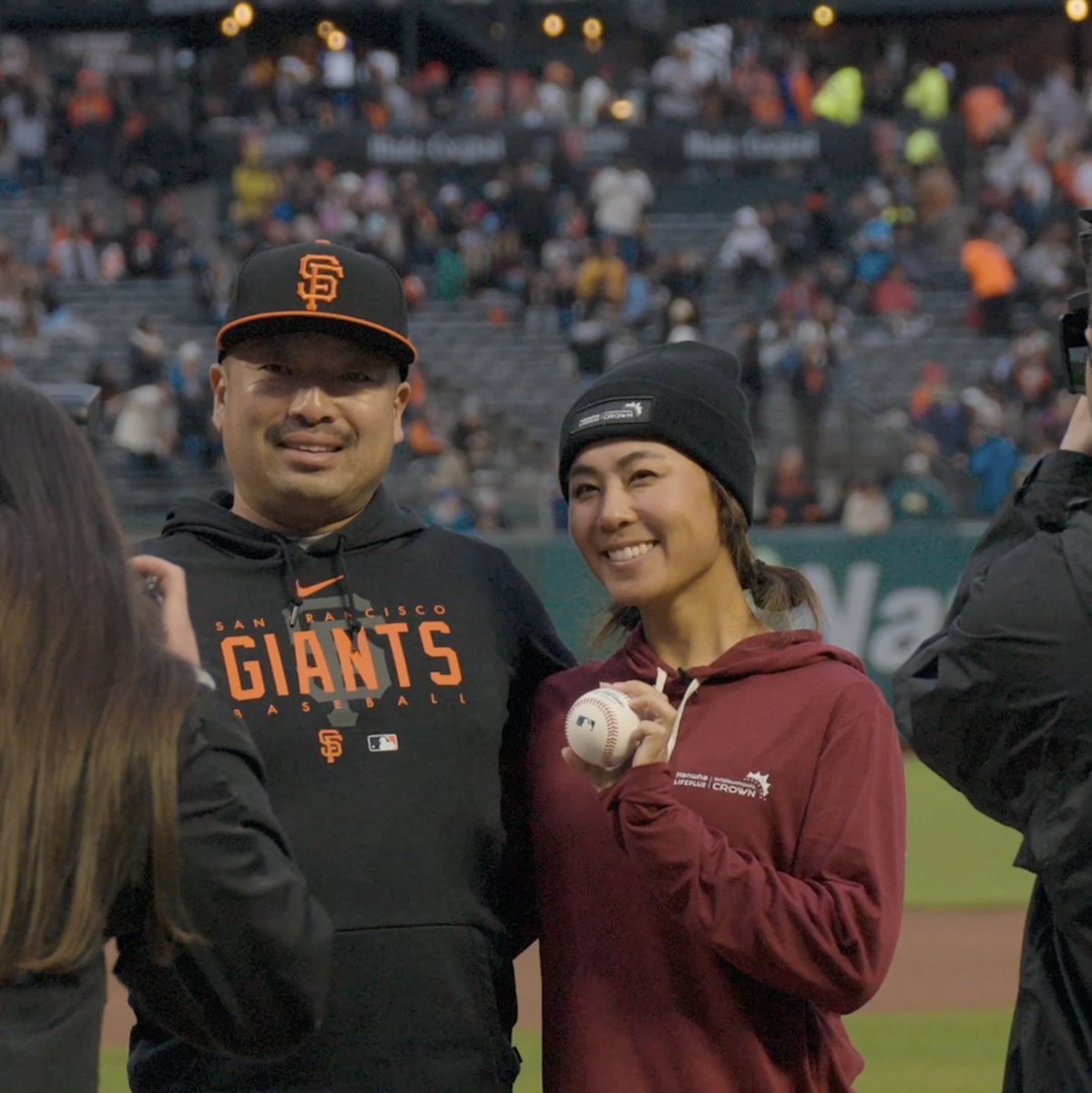 STRIKE 🔥 San Francisco born Danielle Kang with a perfect first pitch at the SFGiants game tonight! ⚾️