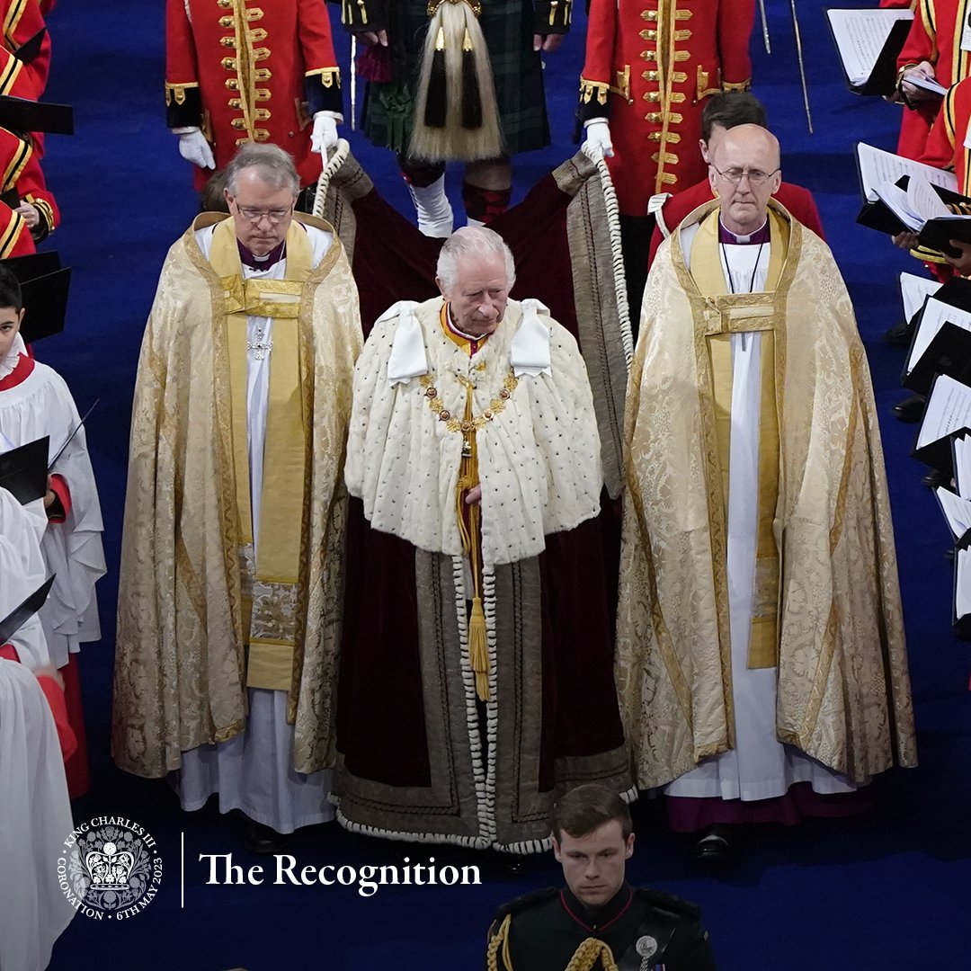 𝐓𝐡𝐞 𝐑𝐞𝐜𝐨𝐠𝐧𝐢𝐭𝐢𝐨𝐧 The King turns to each of the four points of the compass before The Archbishop of Canterbury proclaims him the ‘undoubted King’. The congregation shouts ‘God Save King Charles!’.