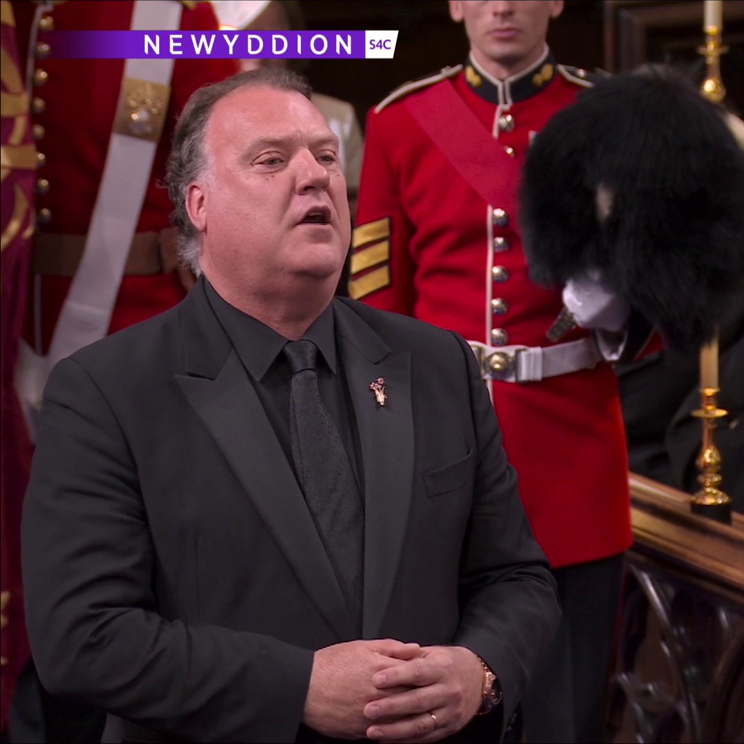 🎶 '“Arglwydd, trugarha. Crist, trugarha.' Y Kyrie Eleison gan Bryn T Jones oedd y tro cyntaf i’r Gymraeg chwarae rhan yng ngherddoriaeth seremoni'r coroni.