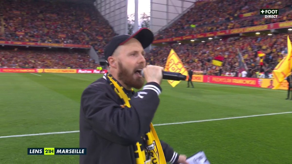 La composition du Racing Club de Lens vous est présentée par le speaker du club Nordiste 😍 #RCLOM