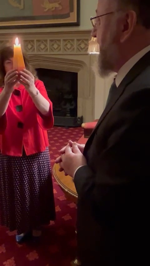 The Chief Rabbi and Lady Mirvis enjoy a Havdalah ceremony after an extraordinary Shabbat, thanks to their gracious hosts, Their Majesties King Charles and Queen Camilla.