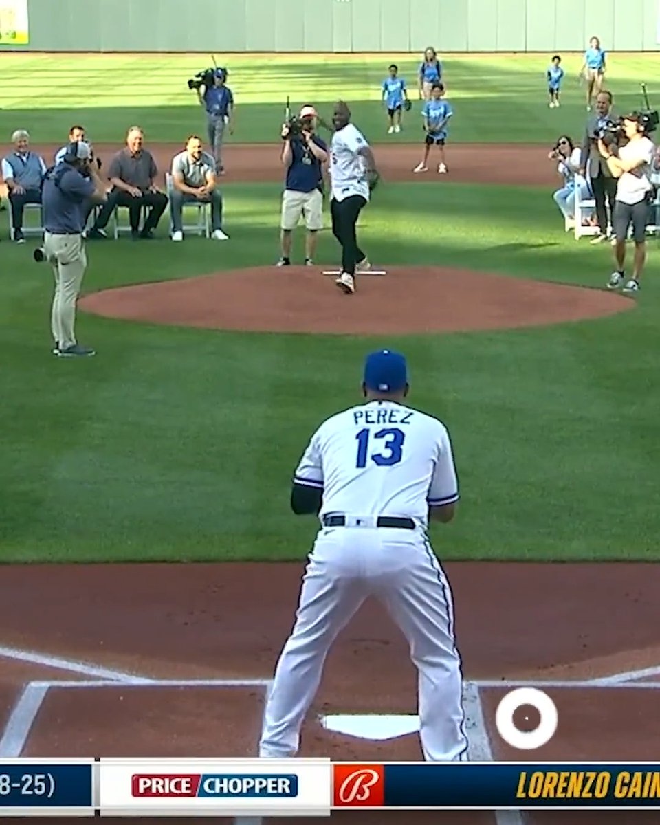 We love a Cain family first pitch. ๐ฅน (MLB x SiriusXM)