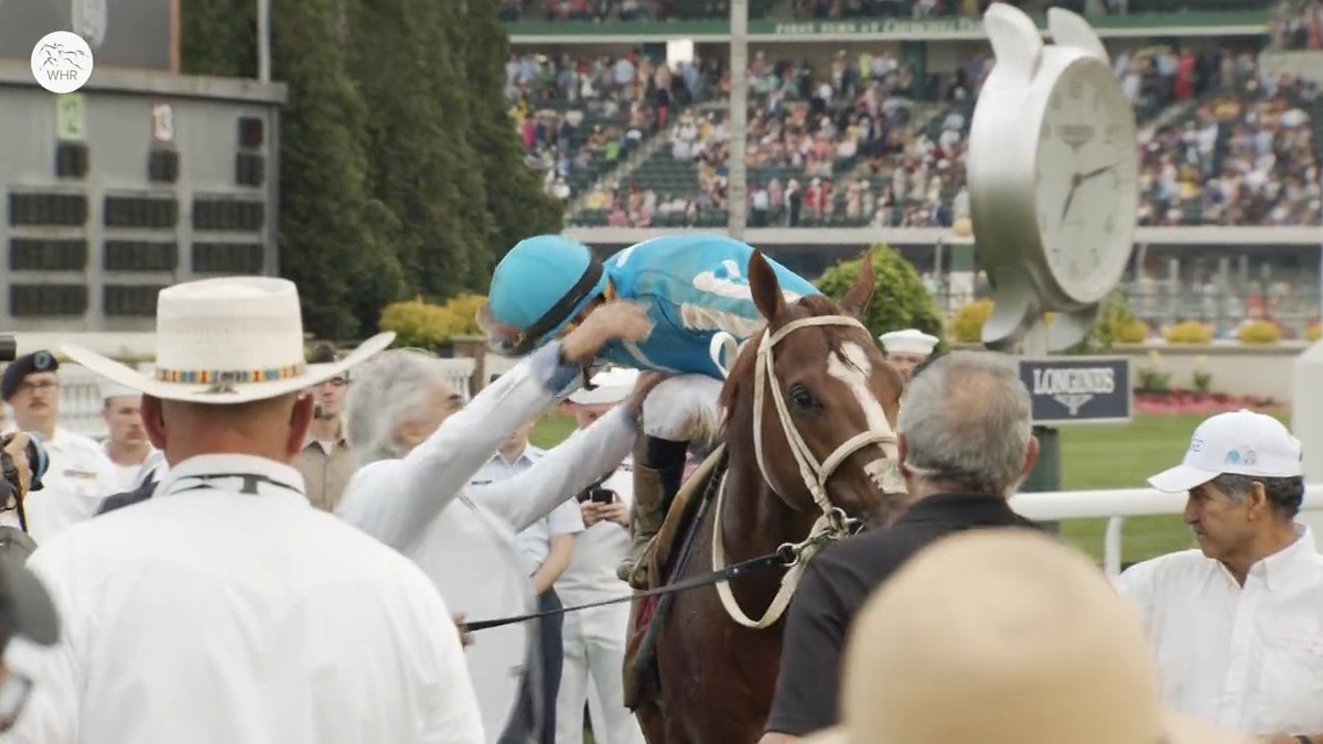 THAT embrace between Javier Castellano and Gustavo Delgado ☺️ Emotional for both Javier Castellano and Gustavo Delgado S! 🇻🇪 #KYDerby