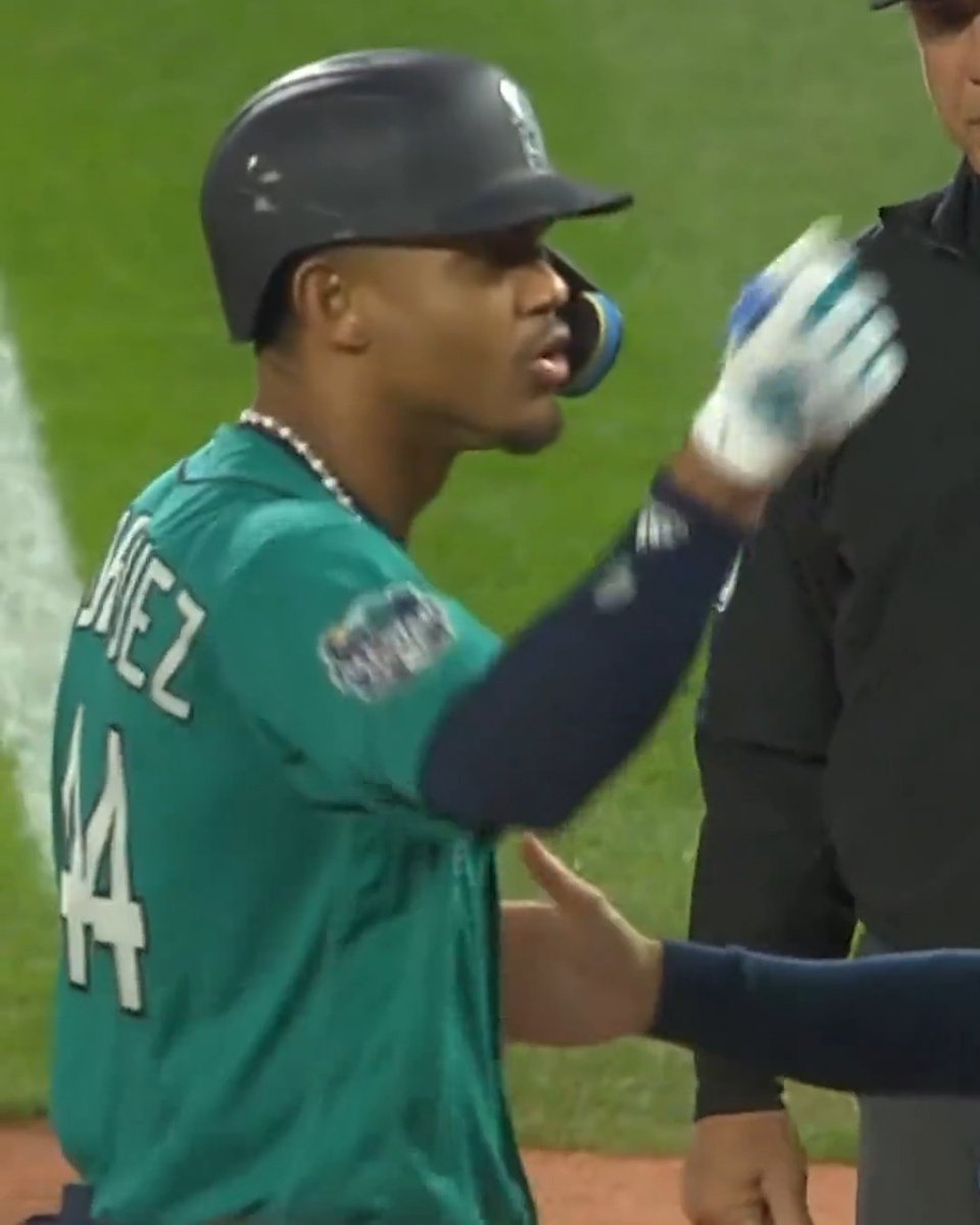 The Seattle Mariners stun the Astros with SEVEN 2-out runs in the 8th.