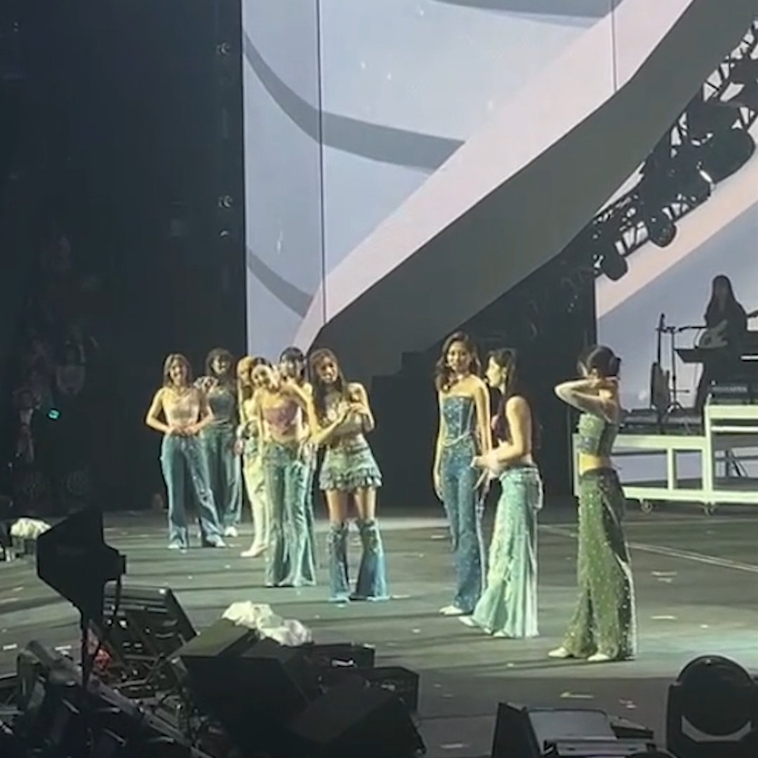 THEY DID THE AUSSIE AUSSIE AUSSIE OI OI OI CHANT AND AT THE END DAHYUN WAS LIKE "THAT'S ENOUGH" 😭😭 #READYTOBE_IN_MELBOURNE_D2 #TWICE_5TH_WORLD_TOUR