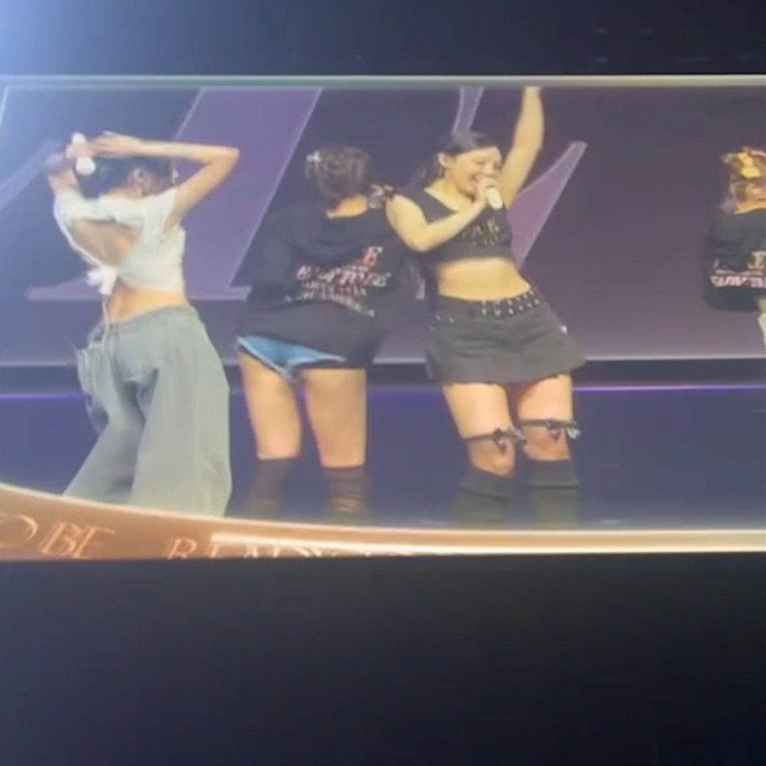 THEIR BODY WAVES FOR SAY SOMETHING HOLY SHIT?? #READYTOBE_IN_MELBOURNE_D2 #TWICE_5TH_WORLD_TOUR
