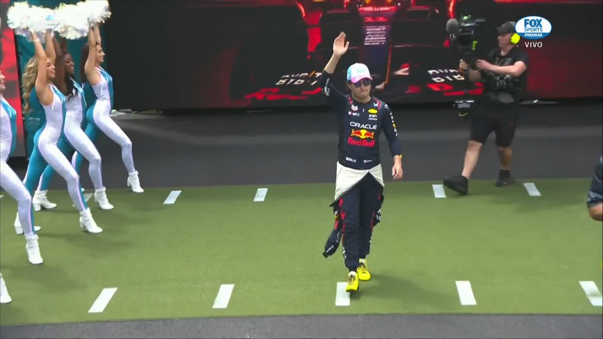 ¡VIVA MÉXICO! 🇲🇽 Así fue la presentación de Checo Pérez previo al arranque del Gran Premio de Miami. Le siguió Max Verstappen.