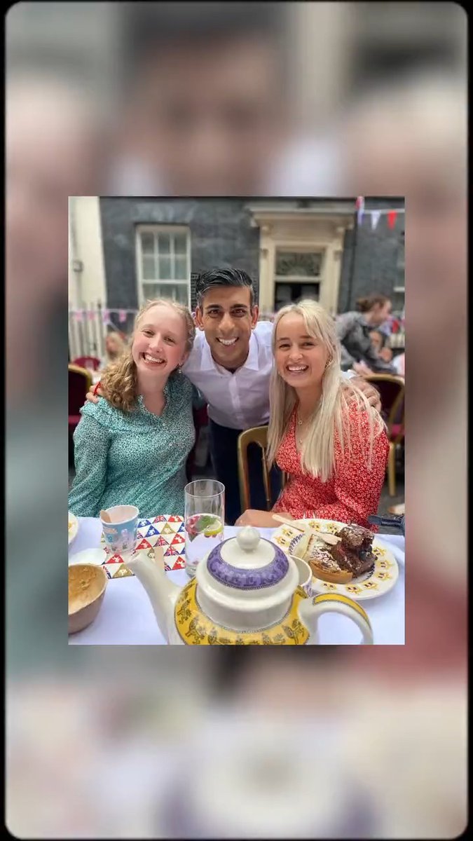 Community heroes, #coronation plates and a whole lot of cake. Here's what happened when the #BigLunch came to Downing Street 👇