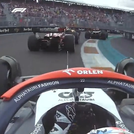 Yuki was cooking on the first lap 🥵 #MiamiGP #F1 @AlphaTauriF1