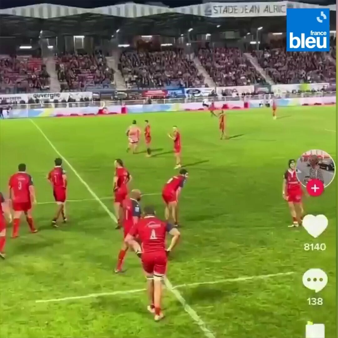 🗣️💬 "Il a allongé la sécurité ! Faites-le signer de suite!" 🩲 Sur @Bleu_Basque, un streaker pour la der' de Biarritz à Aurillac 🏉 💥 Raffuts, accélération… l'action du match 👇🤣 🎙️ Avec Rémy Doutre, Lucas AIZPURUA , Grégoire Lascubé, roger aguerre #ProD2 #FBsport