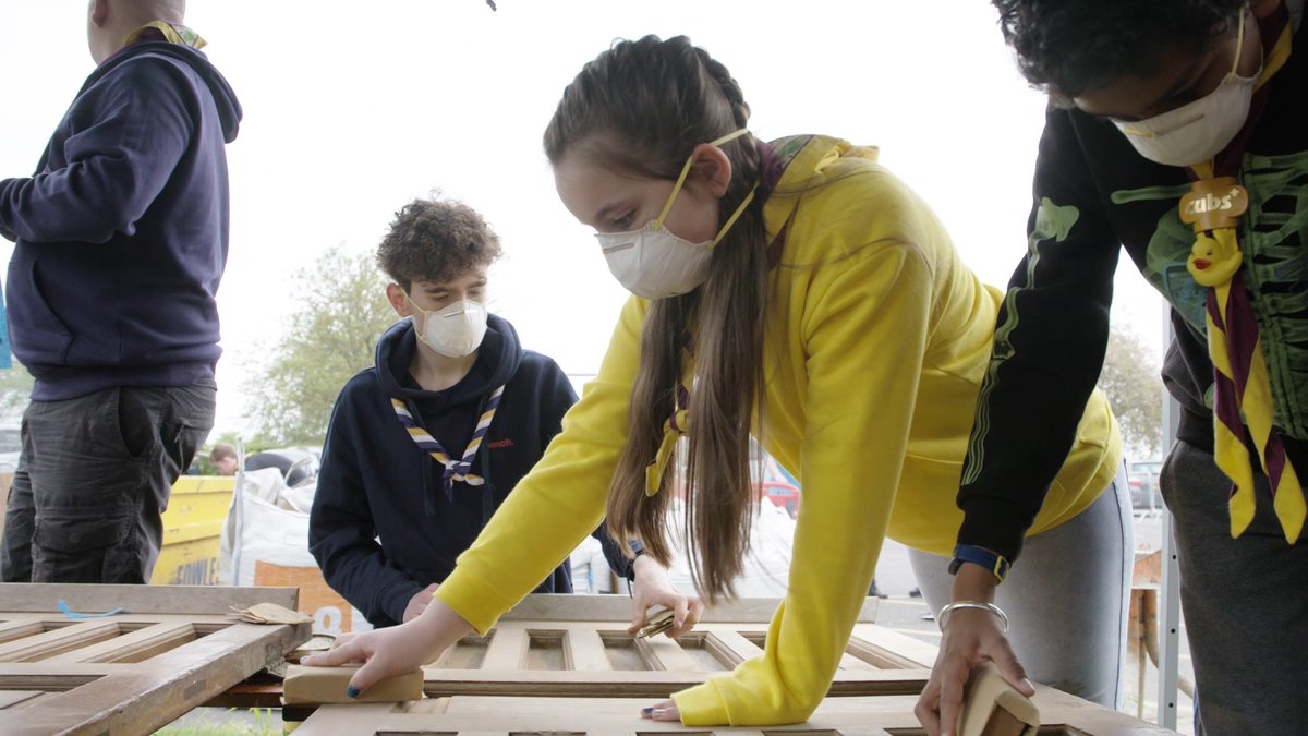 It was all hands on deck at 3rd Upton today. TRH The Prince and Princess of Wales with Prince George, Princess Charlotte and Prince Louis volunteered for #TheBigHelpOut. They lent a hand and got involved with all sorts of building work at the group's meeting place.
