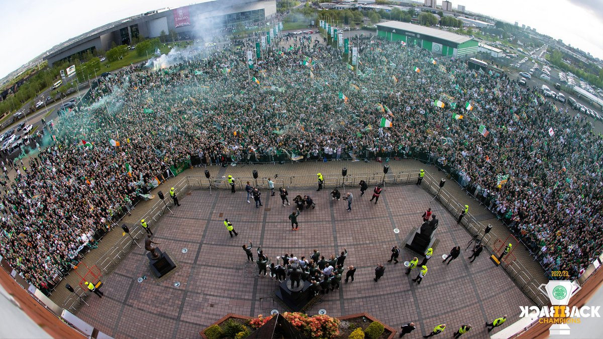 🤩 Amazing Scenes at Celtic Park! Watch the fans welcome the Champions of Scotland back to Paradise 💚 #CelticFC🍀🏆