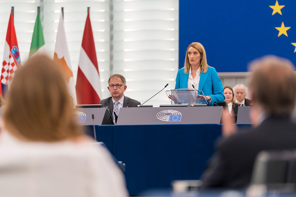 We have been confronted by the Iranian regime sanctioning more Members of European Parliament. This is a badge of honour they wear proudly. This Parliament will not be silenced. Our determination to support women, life and liberty in Iran will only get stronger.