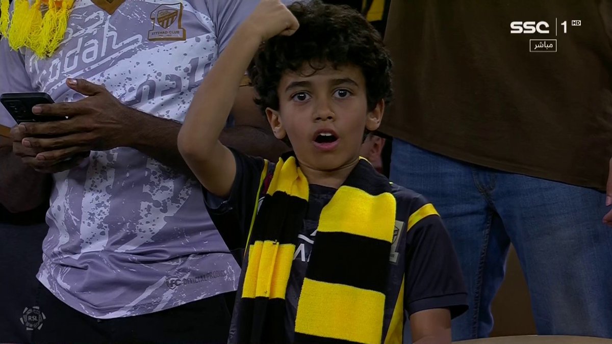 ”الدوري بين يديك ، والعالمية تناديك 🔥🏆💛” استمتعت بالتعليق على مباراة #الاتحاد_ابها والتي طار فيها النمور بالصدارة ووسعوا الفارق إلى +5 عن أقرب المنافسين برباعية نظيفة .. مبروك للإتحاد وجماهيره وهاردلك لمحبي أبها 🙏🏻.