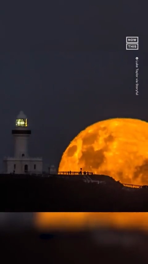 A stunning timelapse of a full ‘flower moon’ was captured over Byron Bay, Australia, on May 6 🌕