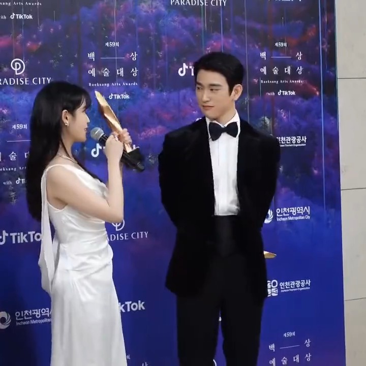 Jinyoung and IU 🥹 🍑: I’ll go and return safely. Please wait for me ~ 👩🏻: Go and return safely! 🍑: 🫡 #Jinyoung #진영 #박진영 박진영 #GOT7 #갓세븐 GOT7 (갓세븐)