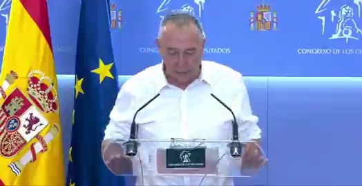 Emocionado con vuestro cariño. Hoy ha sido mi última rueda de prensa en el Congreso. Casi doce años en los que he aprendido mucho. Ahora afronto una nueva etapa. Para un valenciano y valencianista no hay reto más ilusionante que ser candidato a presidir la Generalitat.