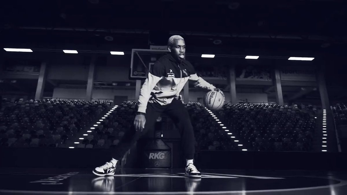 🏁 𝐓𝐇𝐄 𝐌𝐀𝐑𝐀𝐓𝐇𝐎𝐍 𝐂𝐎𝐍𝐓𝐈𝐍𝐔𝐄𝐒 - and turns into a sprint race this week for the man fueling Telekom Baskets Bonn's success. 📕 Check out Tj Shorts’s story in the latest episode of our #𝑩𝒂𝒔𝒌𝒆𝒕𝒃𝒂𝒍𝒍 𝑫𝒊𝒂𝒓𝒊𝒆𝒔.