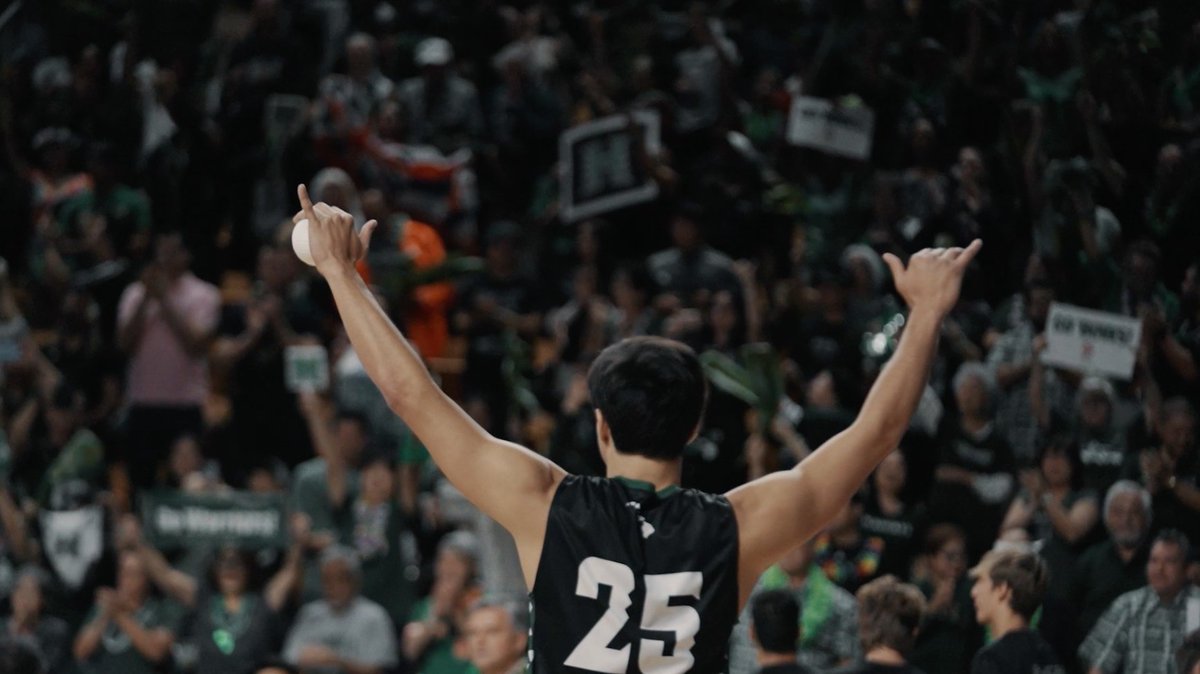 “You have helped us build something that is generational” - Charlie Wade Mahalo Hawai‘i. Mahalo Seniors. What a ride! #WarriorBall23 #GoBows