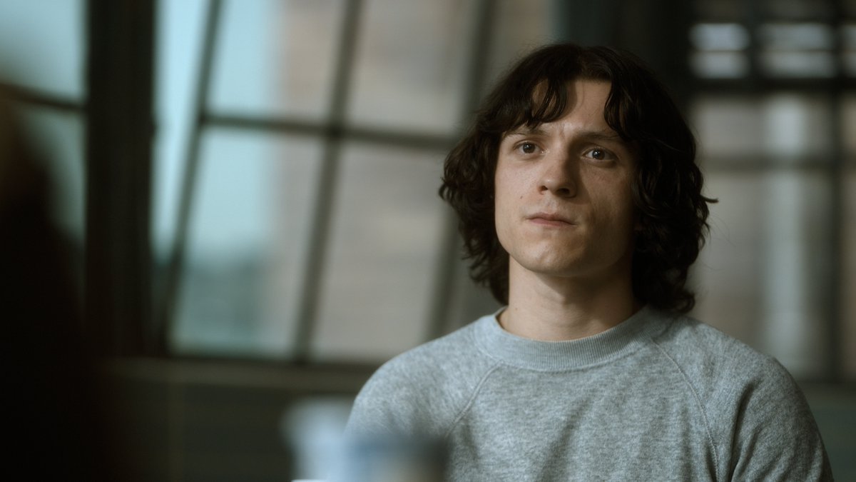 Tom Holland stars in the first trailer for ‘THE CROWDED ROOM’. The series premieres on June 9 on Apple TV+
