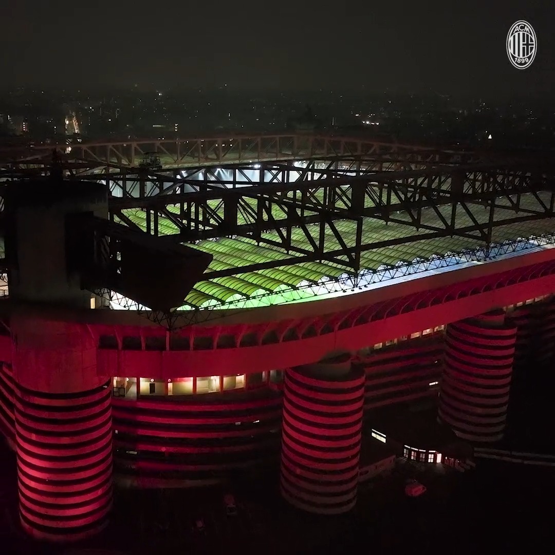 What a sight! 🏟🤩 #RednBlack #MilanInter #SempreMilan #UCL