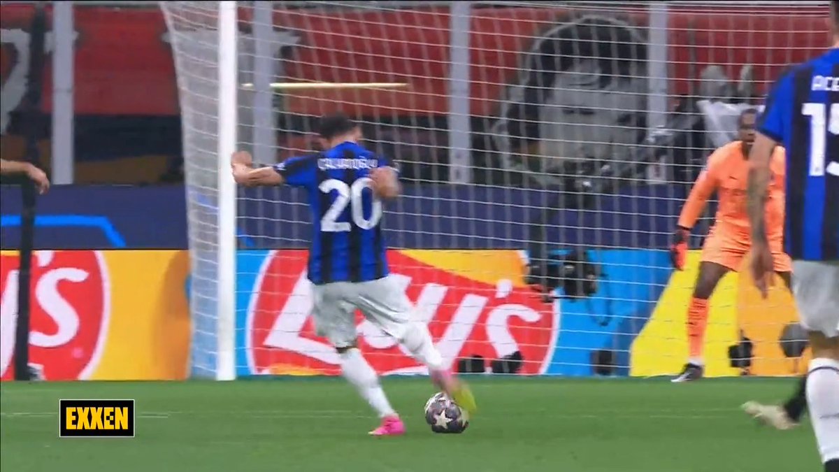 Hakan Çalhanoğlu'nun direkten dönen şutu. 🔥🔥🔥