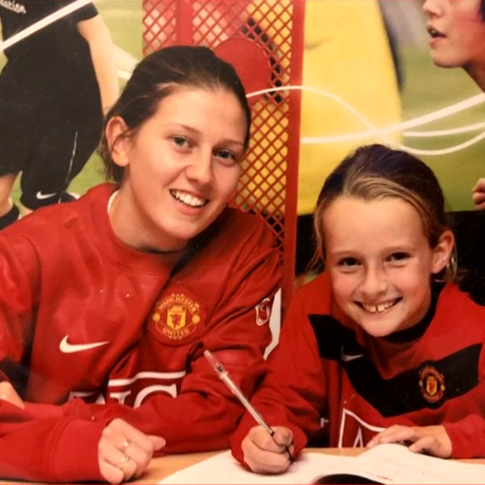 You've got to see this heartfelt interaction between @EllaToone99 and her childhood inspiration ❤️ #MUFC || #MUWomen