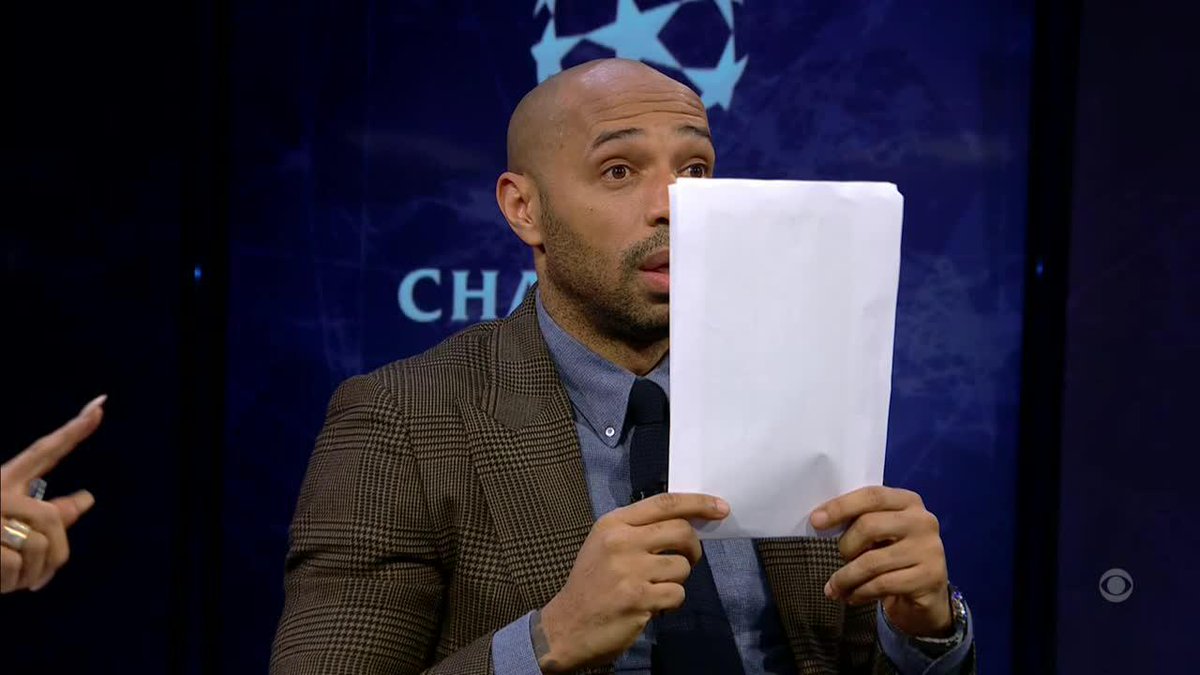“Rio Ferdinand, I’m happy to call him a clown...” 🤡 Jamie Carragher defends Stevie G, but throws Rio under the bus. 😂