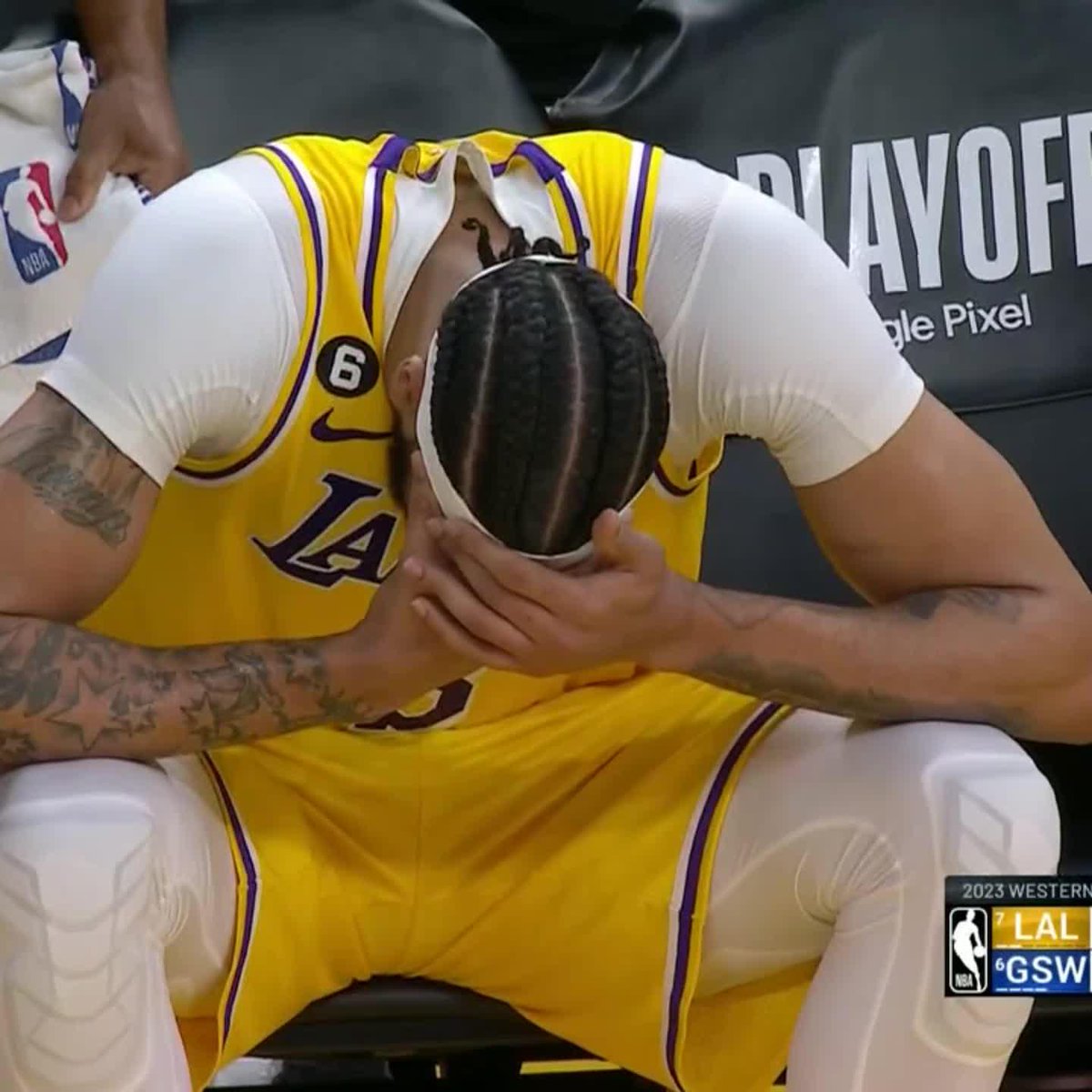 Anthony Davis did not return to Game 5 after getting hit in the head by Kevon Looney.