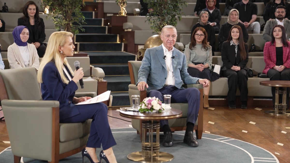 Gençler sordu, ben cevapladım. Bu akşam 21.00’de TV kanalları ve sosyal medya hesaplarımızda...