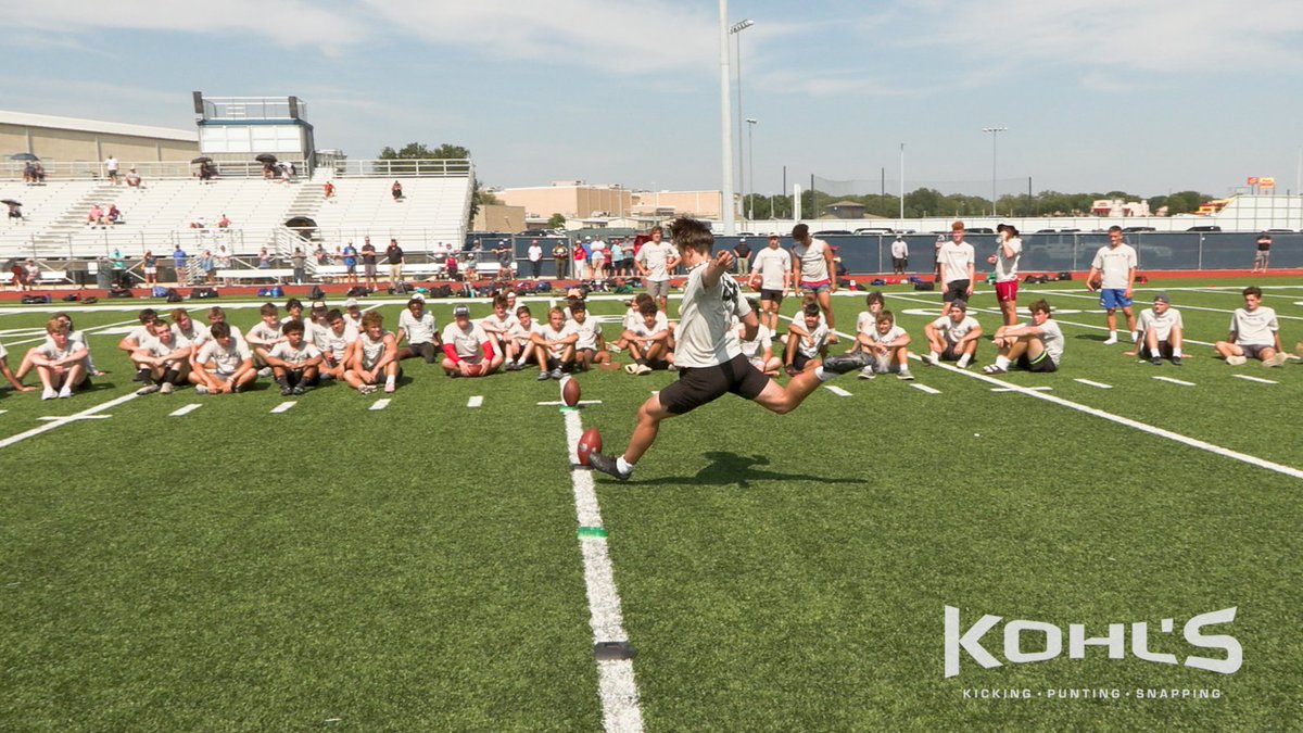 Class of 2024 kicker Jacob Kauwe takes advantage of the breeze and hits a MASSIVE kickoff to win the finals at the Texas #KohlsShowcase. ✅ 86 YDS, ⏱️ 4.2 ✅ Score: 128 He also topped KO charts by 3 full points. #KohlsHighlights // #KohlsKicking
