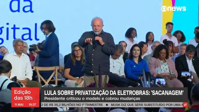 Lula voltou a criticar o modelo de privatização da Eletrobras. Em um evento em Salvador, o presidente fez duras críticas ao processo de desestatização da empresa, que classificou como sacanagem. ➡ Assista ao #Edicao18, com Cesar Tralli: #GloboNews