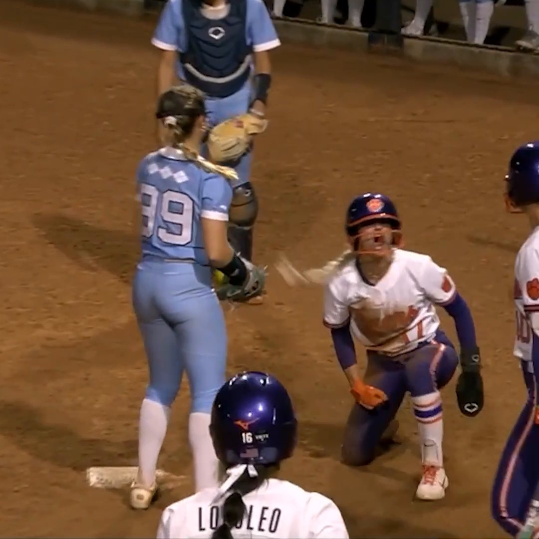 THIS ENDING 😱 Clemson Softball 🥎 let the speed take over in extra innings!