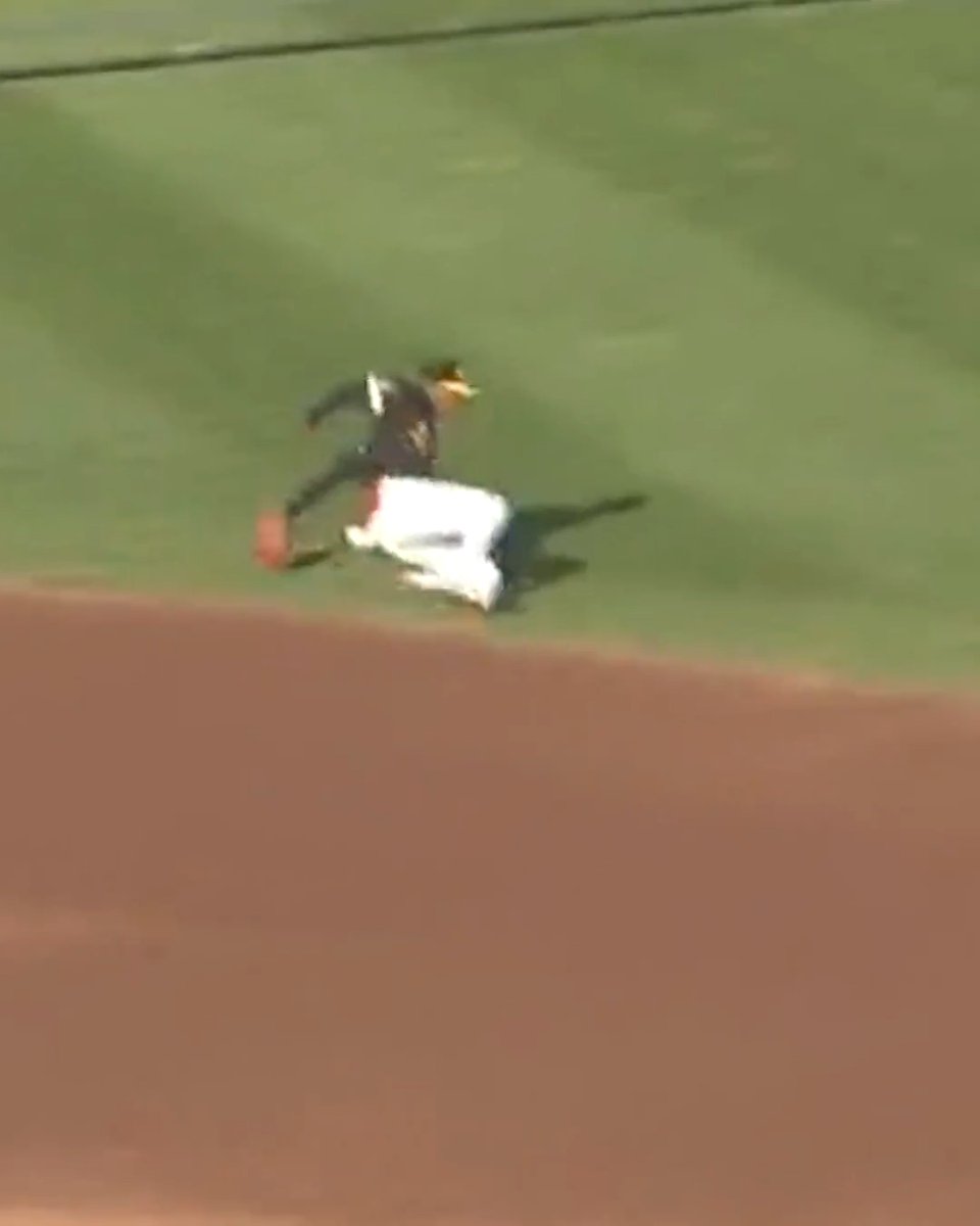 Dusty Baker's son, Darren Baker, with the behind-the-back play!