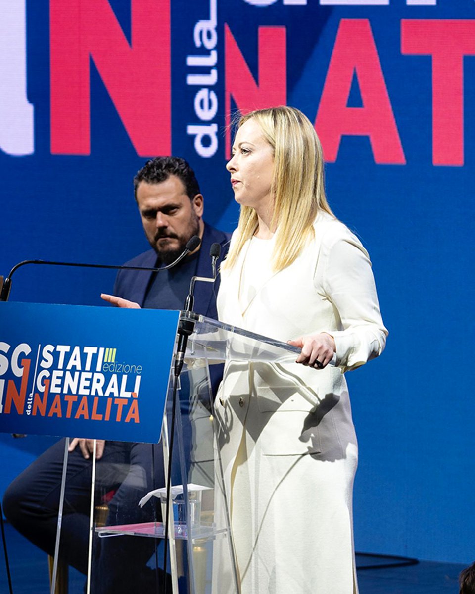 La nostra storia non è fatta di malinconia, ma di grandi imprese, creatività e risultati che hanno impressionato il mondo. Quella è l'Italia in cui vogliamo tornare a vivere. Vogliamo restituire agli italiani la certezza e l'orgoglio di vivere in una Nazione in grado di guardare al futuro, dove le persone hanno voglia di fare e realizzare se stessi. Una Nazione nella quale si riscopra la bellezza di diventare genitori.