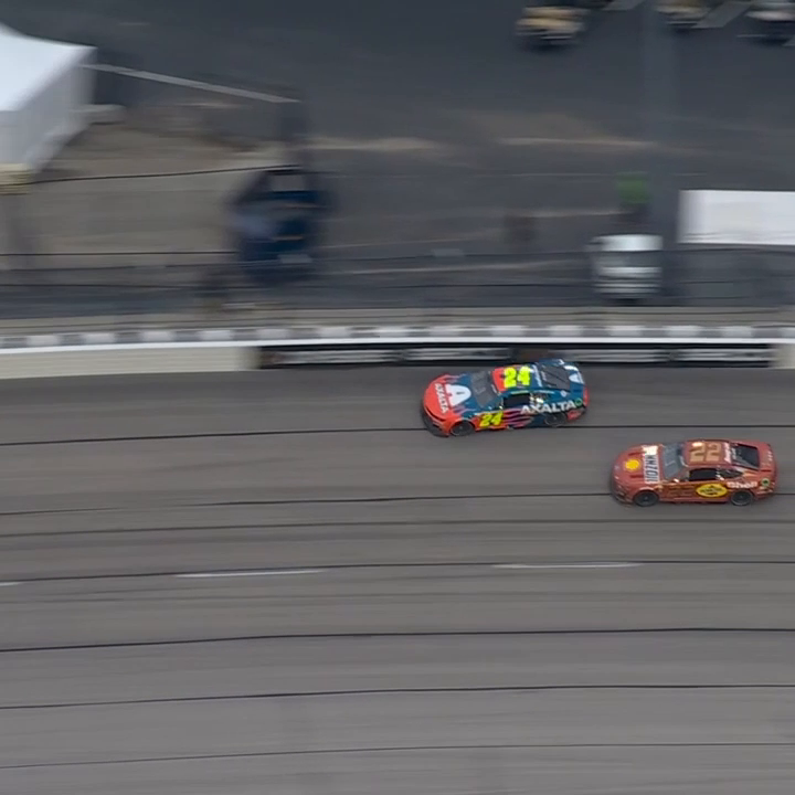 The finish everyone talked about. #NASCARThrowback