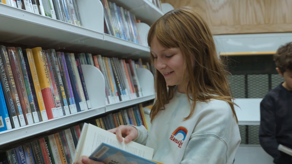 Check out what’s new at @APLReadingRocks in this PSA produced by Comcast! 🎉📚 🕒 Restored hours 🚙 Bookmobile 🏫 New location ✅ And much more!