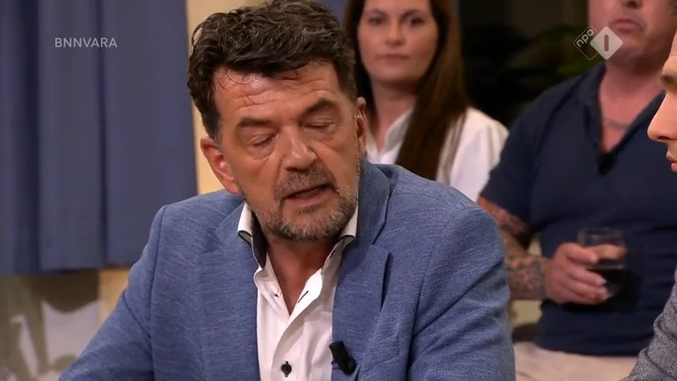 ''Wij zijn elke dag opnieuw bezig om weer te verbeteren en verschrikkelijke excessen te voorkomen'', zegt bestuurder van jeugdzorginstelling Via Jeugd Harm Wijgergangs. ''Als er bezuinigd moet worden dan hebben we een probleem.'' #Op1 #BNNVARA