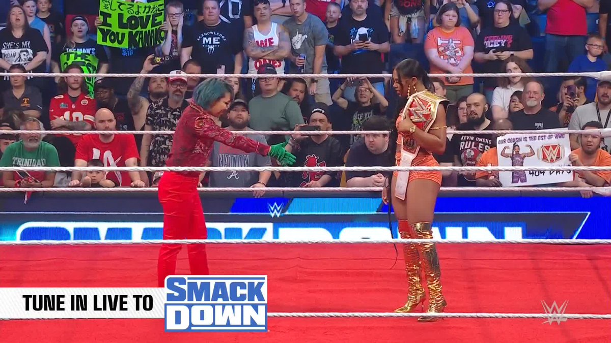 That's one way to celebrate Bianca Belair's historic reign... 🤮 Not cool The legendary Empress ASUKA / 伝説のASUKA皇后. Not cool. #SmackDown