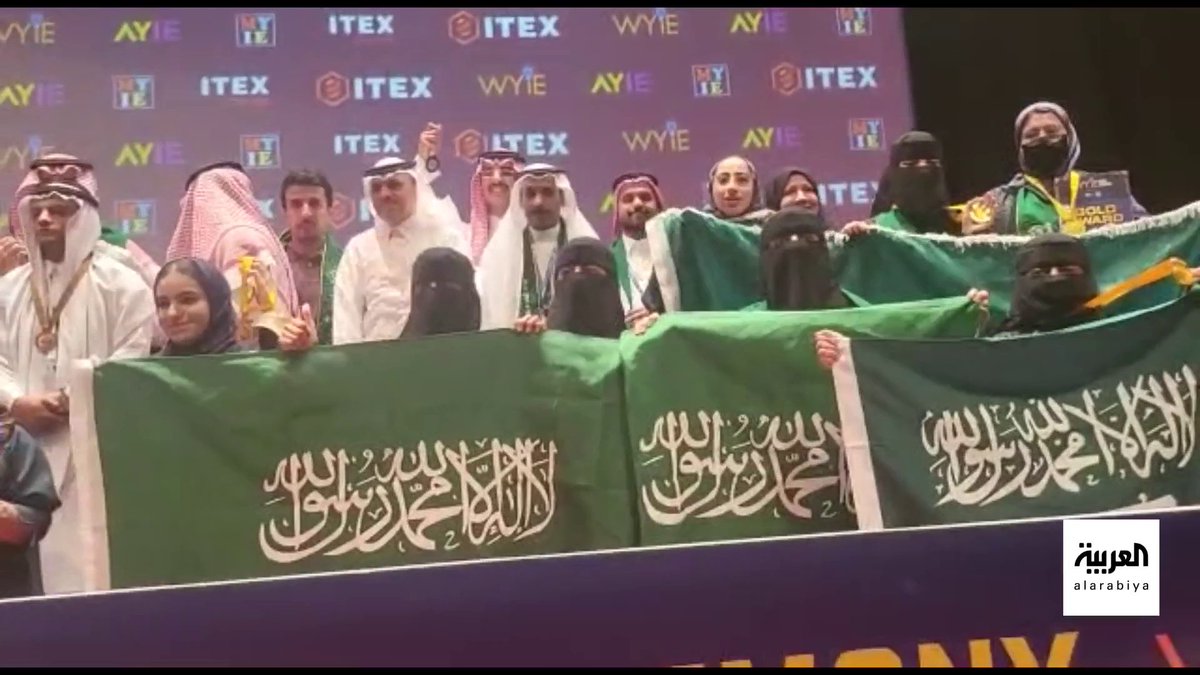 طلبة سعوديون يحتفون بفوزهم بـ 10 ميداليات في المعرض الدولي للاختراعات والابتكارات ITEX 2023، والذي أُقيم في ماليزيا. -