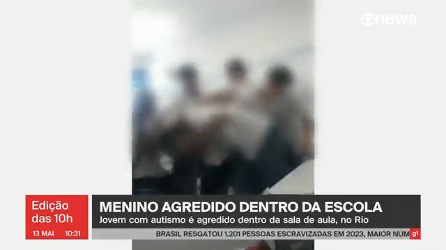 Um adolescente de 16 anos foi agredido por alunos dentro da sala de aula, na Zona Oeste do Rio de Janeiro. O menino, que levou socos e tapas, é autista. ➡ Assista na #GloboNews: