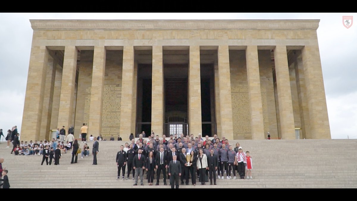 Şampiyonluk kupamız Ulu Önder Mustafa Kemal Atatürk’ümüzün huzurunda 🏆🙏 #ŞampiyonSamsunspor #Anıtkabir