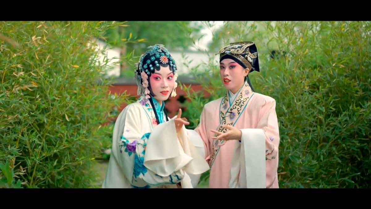 "If we didn't come here, how shall we know that springtime is like this?" 🌸💜🌺"When bright purple and passion pink bloom in profusion," together with #Pekingers, encounter the best of time & scenery, diving into a vivid dream at #PKU's "Springtime Encounter" culture event.