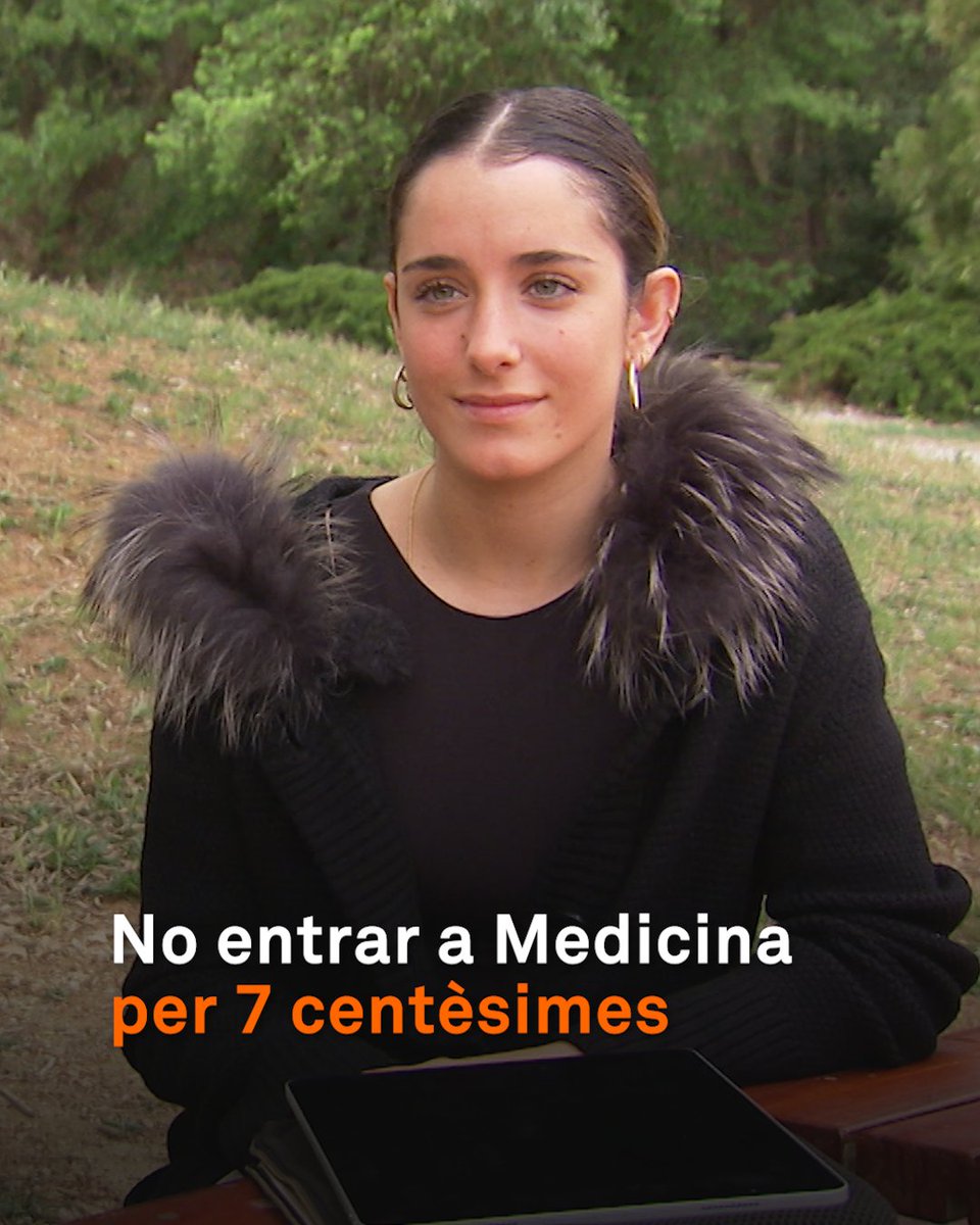 “Per unes centèsimes menys de nota no soc menys vàlida per fer la carrera.” La Paula s’ha quedat a 7 centèsimes d’entrar a Medicina. Ja ha fet la selectivitat dos cops i al juny hi torna. Té clar que vol ser metge. El 80% d'aspirants queda fora de Medicina