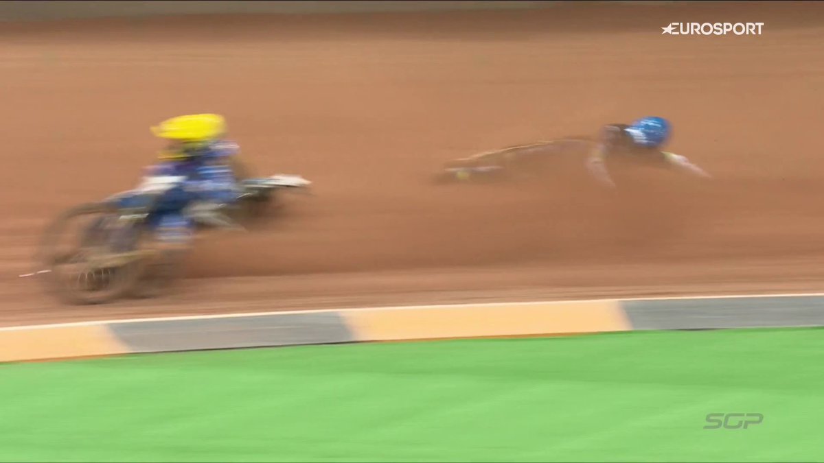 A crash between Doyle and Zmarzlik means the final will be re-run... Jack Holder must be gutted! 😤 #FIMSpeedwayGP | #WarsawSGP 🇵🇱