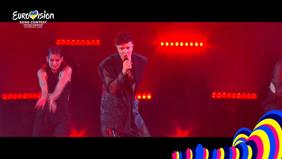 There's not a dry eye in the house after that 😢🇨🇭 #Eurovision