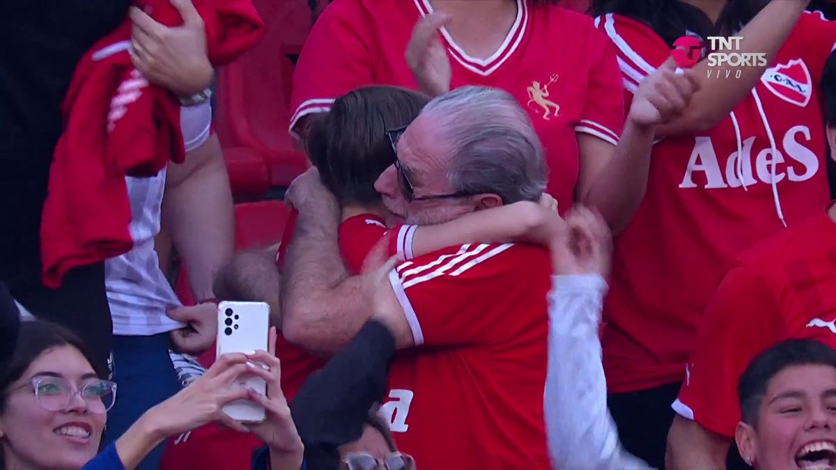 El fútbol es el lenguaje más hermoso del mundo. No le hacen falta palabras para unir generaciones y emociones. ❤️