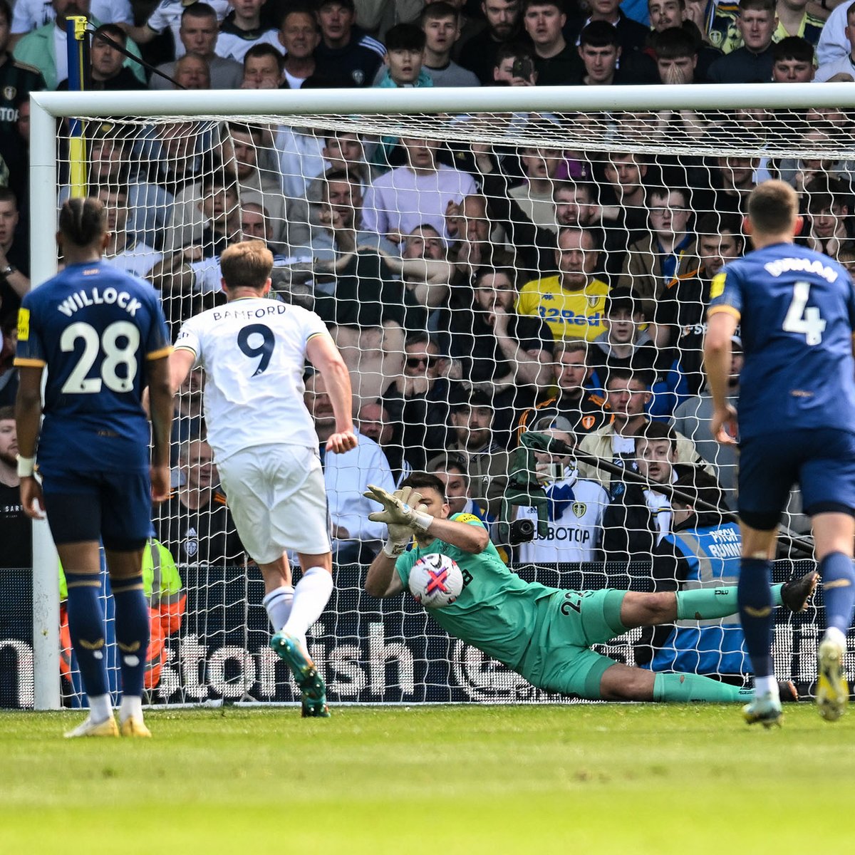 Another big moment from Nick Pope 🧤🧤