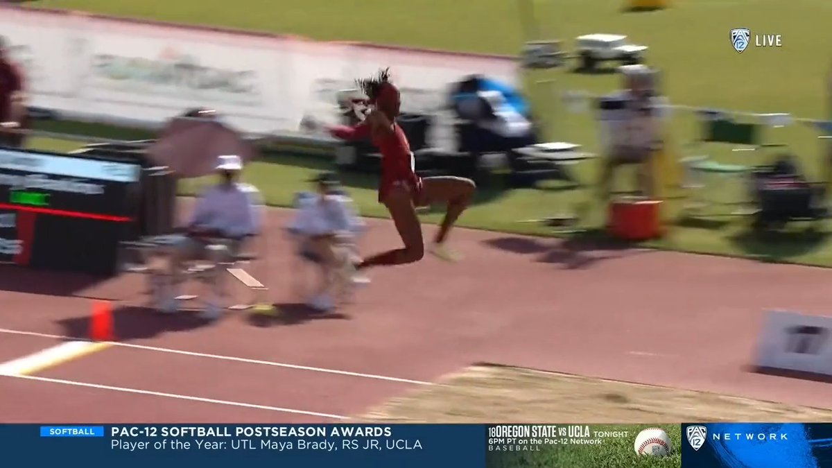 .Johnny Brackins jr. went 𝙛𝙡𝙮𝙞𝙣𝙜 to take home the Pac-12 long jump title! 📱:
